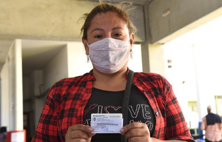 Feliz después de su primer voto.