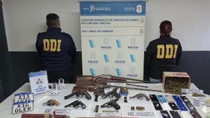 Incautaron armas, drogas y autopartes, entre otros elementos.