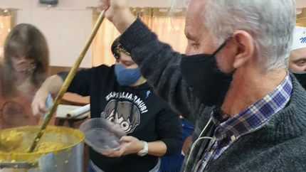 Gracias al locro del 9 de julio becaron a dos alumnos.