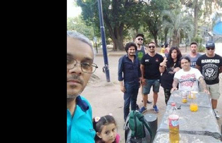 son ocho bandas de lomas unidas para ayudar.