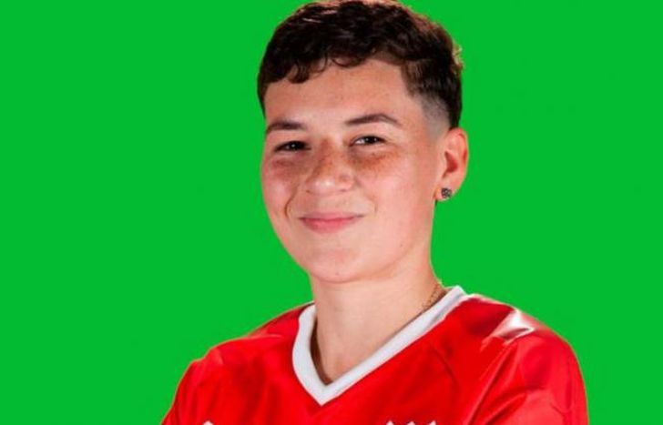 La joven tiene 20 años.