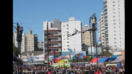Los espectáculos de acrobacia deslumbraron a todos. Los espectáculos de acrobacia deslumbraron a todos.
