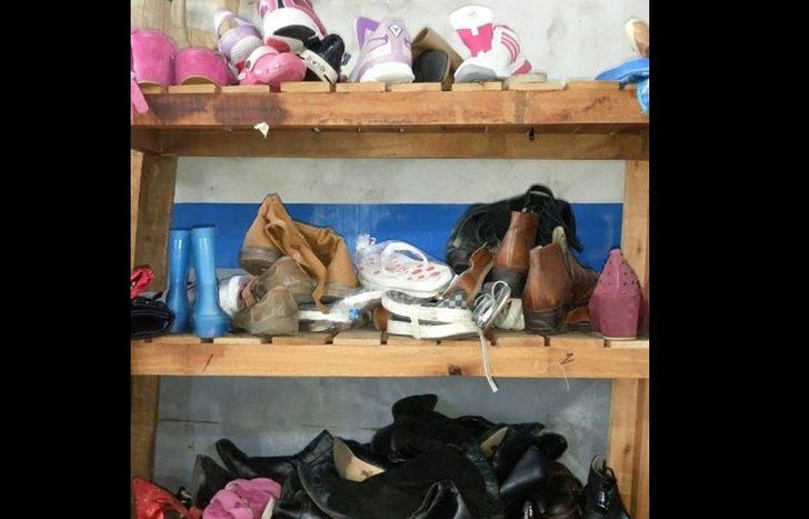 Hay indumentaria y zapatos a muy buen precio.