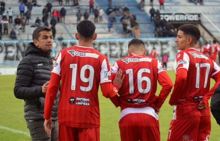 Rolón dando instrucciones.