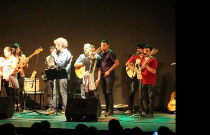 con la dirección de nora siderakis y los arreglos de hugo romero, presentan “trenzando sueños”.