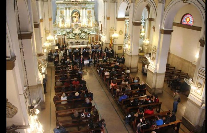 El recorrido incluyó un concierto en la Iglesia Sagrada Familia de Banfield.