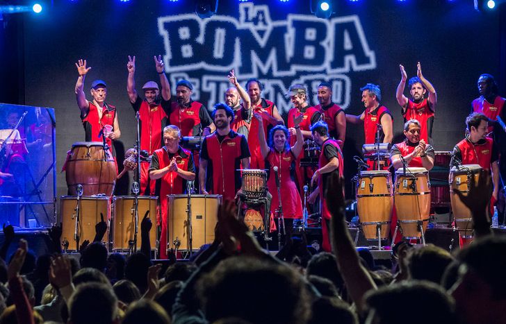 La Navidad se celebra en Lomas de Zamora con La Bomba de Tiempo.