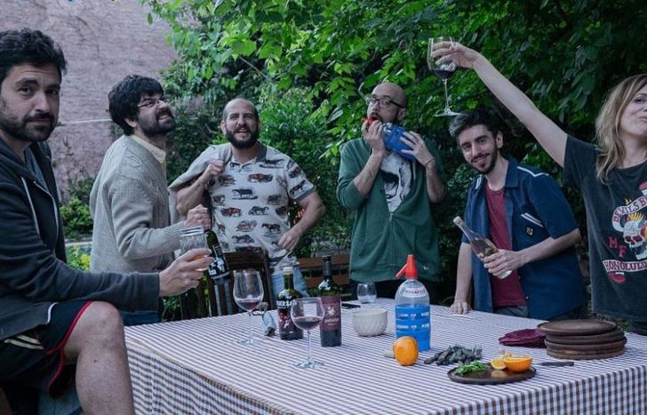 Una serie sobre un encuentro de amigos.