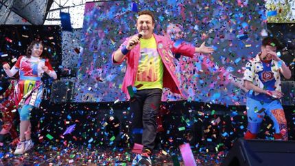 Diego Topa en el escenario del Parque Eva Perón en Lomas.