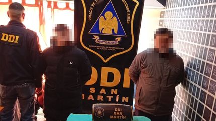 La detención del joven prófugo y su cómplice. La detención del joven prófugo y su cómplice.