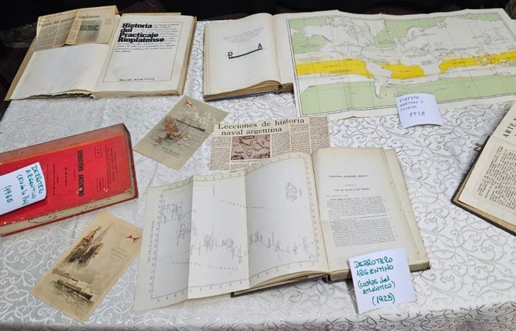 Lo libros son históricos de la Casa de la Cultura de Temperley.