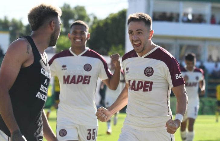 Peña Biafore celebra con Marcelino Moreno.