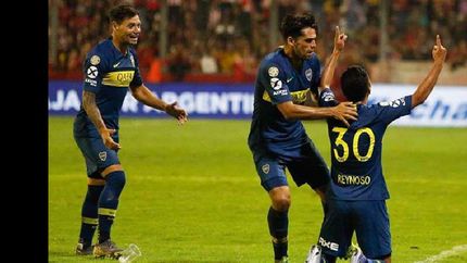 Bebelo Reynoso destrabó el partido y encaminó a Boca a la goleada en Tucumán.