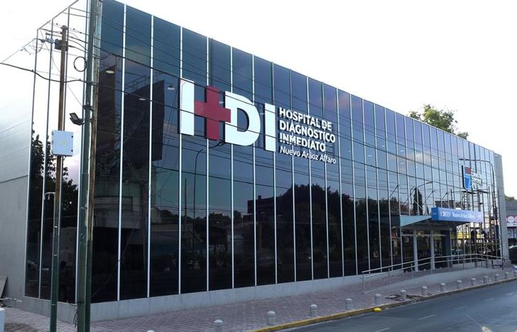 En Hipólito Yrigoyen, entre Brandsen y Lavalle.