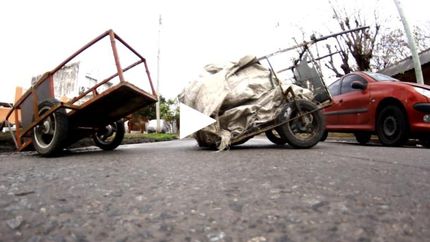 Compone canciones de barrio, para la gente cartonera.