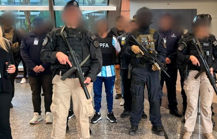 Fuerte operativo policial para la expulsión del narco.