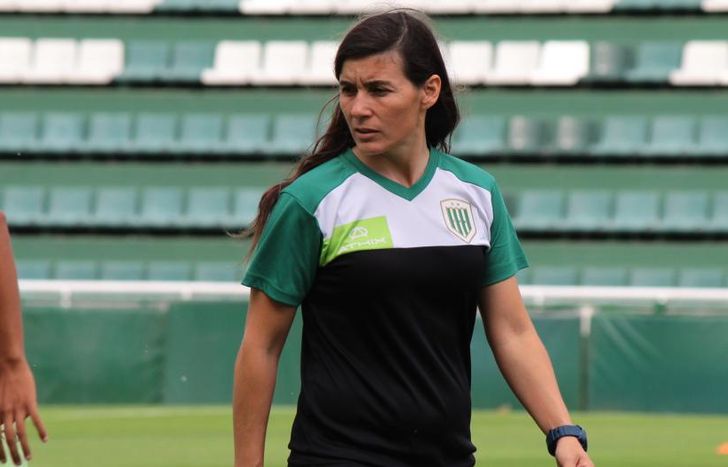 Indiana Fernández planifica el  debut de Banfield en Primera.