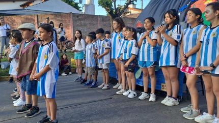 Los chicos presentaron el proyecto recorriendo nuestro país donde los chicos bailaron y actuaron. Los chicos presentaron el proyecto recorriendo nuestro país donde los chicos bailaron y actuaron.