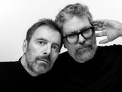 Kevin Johansen y Liniers, con música y arte. Kevin Johansen y Liniers, con música y arte.