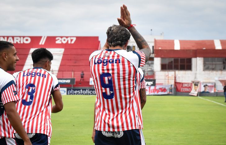 Las disculpas al hincha luego de marcar el gol.