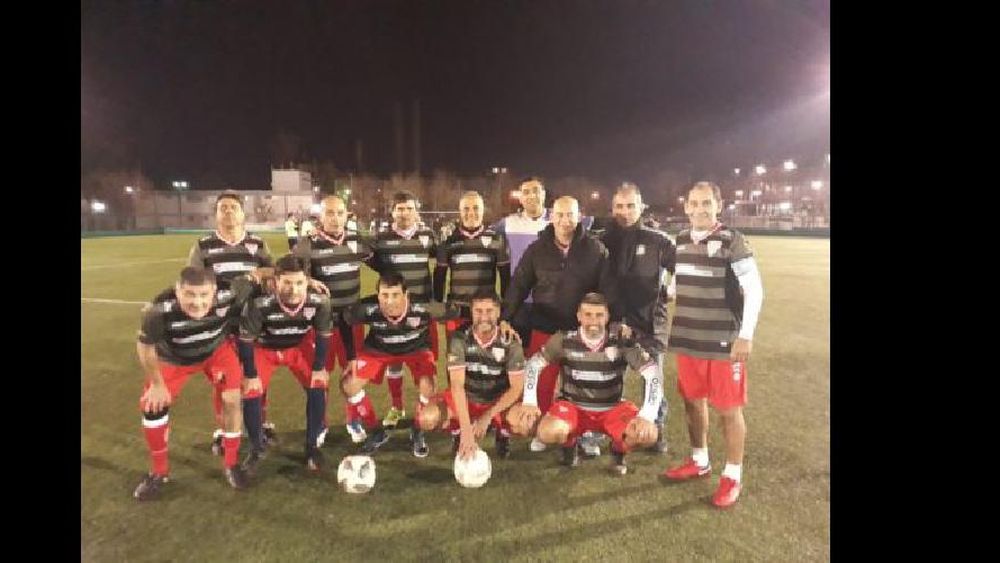 Un Senior que juega buen fútbol