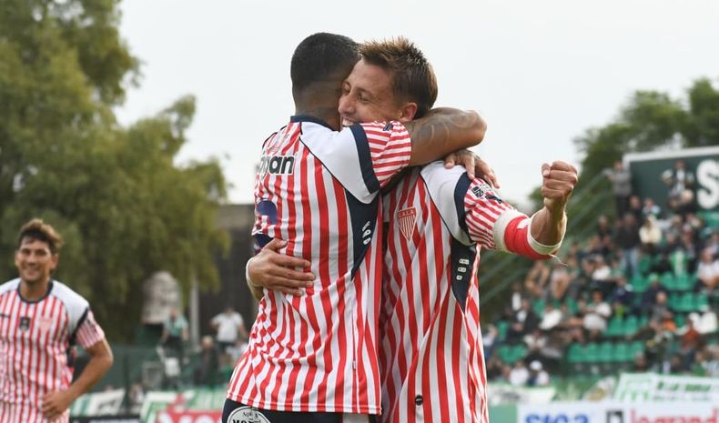 Los Andes se hizo fuerte en Los Polvorines y se afianza arriba.