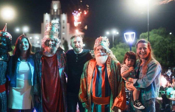 Federico Otermín participó del desfile de reyes en Lomas.