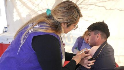 Continúa la campaña de vacunación Salud al paso, en Lomas.