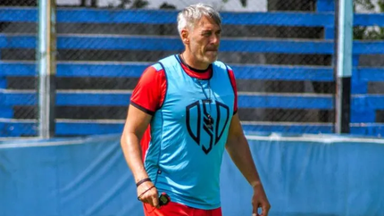 Jorge Vivaldo respaldó al plantel de Brown de Adrogué.