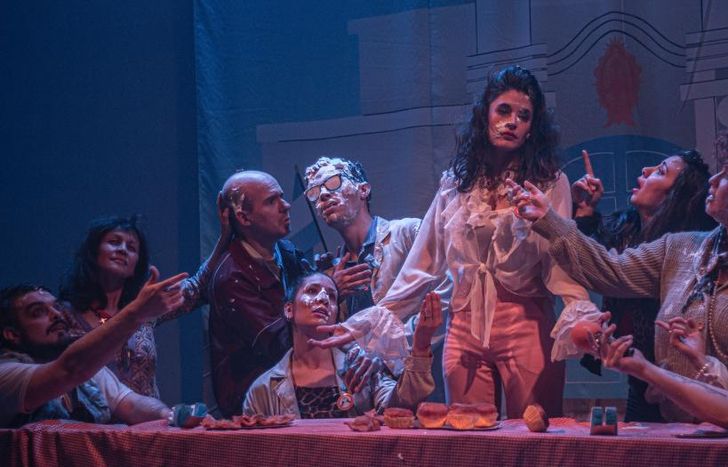 Recomendable comedia.