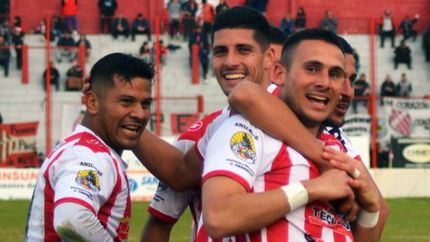 La felicidad de Palmieri tras convertir el gol del triunfo. La felicidad de Palmieri tras convertir el gol del triunfo.