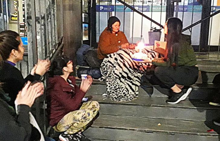 Una acción solidaria que puede sacar una sonrisa a quienes viven en la calle.