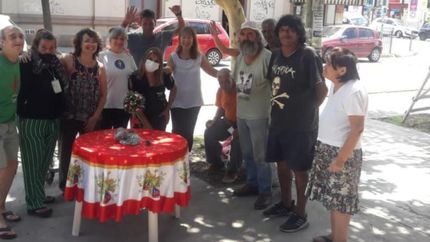 Se encargan de ayudar a las personas en situación de calle cada miércoles.