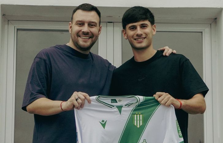 Lautaro Villegas firmó la extensión de su contrato con Banfield.