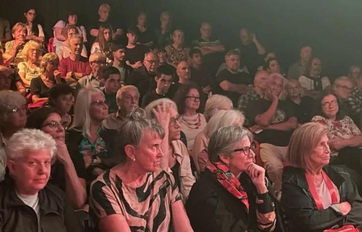En la última función, la sala estuvo repleta.
