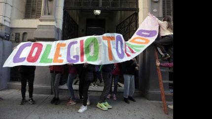 estudiantes tomaron el colegio carlos pellegrini para rechazar el ascenso de un profesor