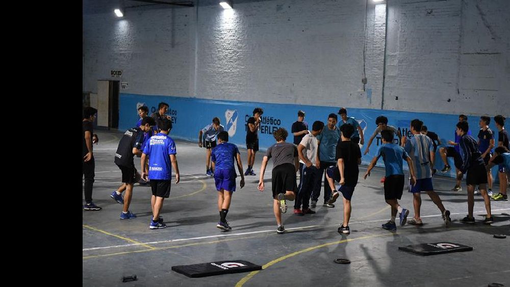 El club vive al ritmo de los socios y deportistas que lo visitan y disfrutan todos los días.