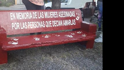 Un banco con un mensaje directo y concreto para evitar femicidios.