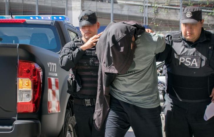 Uno de los ocho detenidos por la Policía de Seguridad Aeroportuaria.