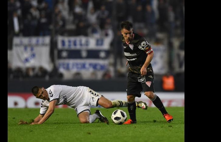 el partido estuvo repleto de imprecisiones y errores.