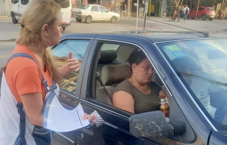 El accionar de las docentes se viralizó en las redes sociales.