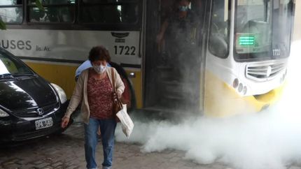 El humo comenzó adelante.
