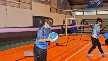 En el Parque de Lomas practican varios deportes.