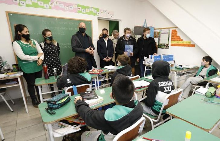 Estudiantes recibieron tablets del programa Conectar Igualdad.