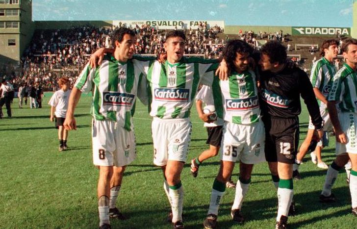 Banfield recuerda a Luis Garisto y los planteles 2001/03,