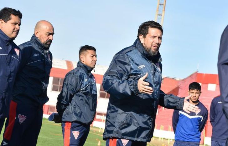 Szeszurak se dirige al plantel de Los Andes.
