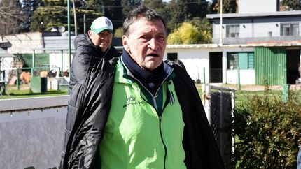 Julio Falcioni aguarda por lesionados.