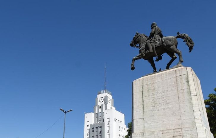 San Martín mantuvo una relación muy estrecha con Bernardo de Monteagudo, antecesor de la lomense Verónica.