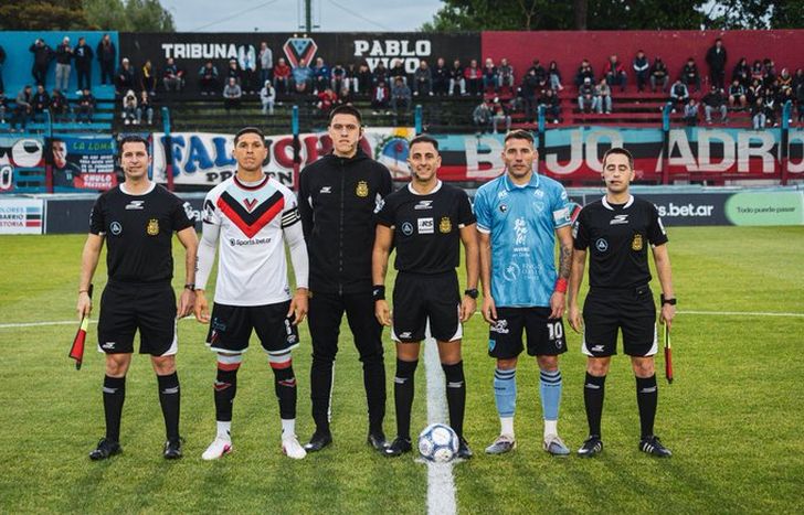 Brown de Adrogué va por el paso de la salvación.