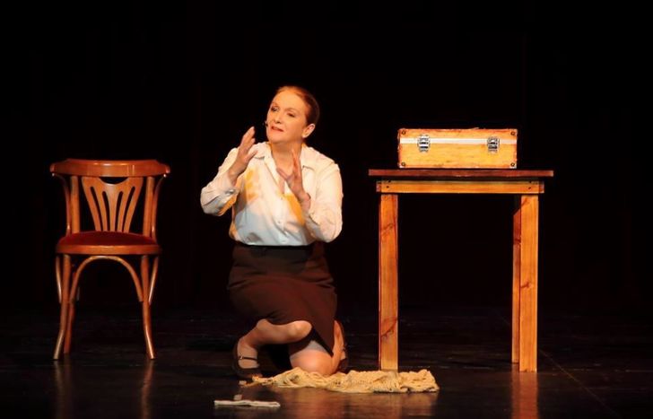 Distintas voces van narrando la vida de Eva Duarte. El espectáculo llega por primera vez a Llavallol.&nbsp;